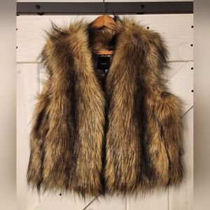 Y2K Women's Forever 21 Faux Fur Vest. Size L. Open Closure. Excellent Condition.